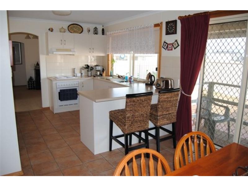 16 Reynolds Street, Moonta Bay SA 5558