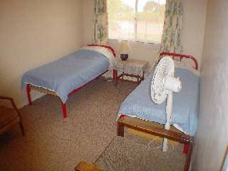 16 Cambridge Street, Moonta Bay SA 5558