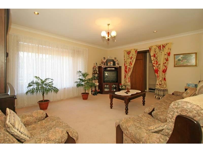 16 CARBENET DRIVE, Hackham SA 5163