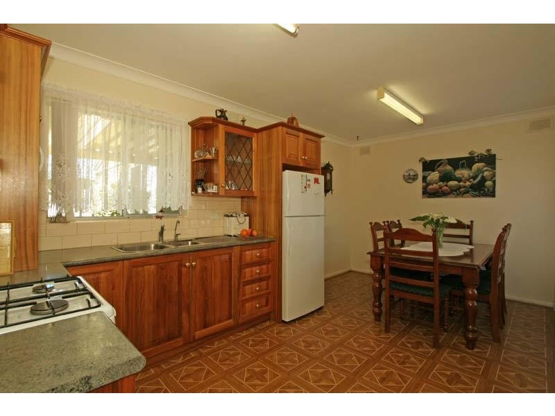 16 CARBENET DRIVE, Hackham SA 5163