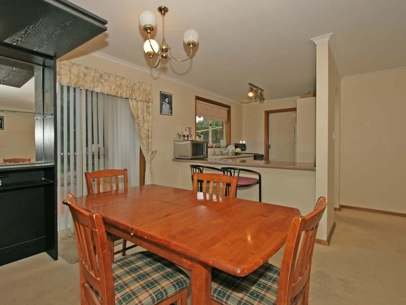 8 HURTLE COURT, Woodcroft SA 5162