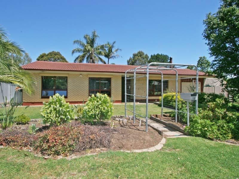 18 BLACKWOOD CRESCENT, Morphett Vale SA 5162