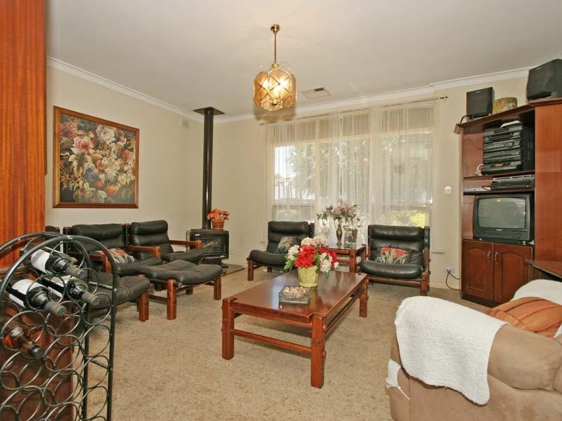 18 BLACKWOOD CRESCENT, Morphett Vale SA 5162