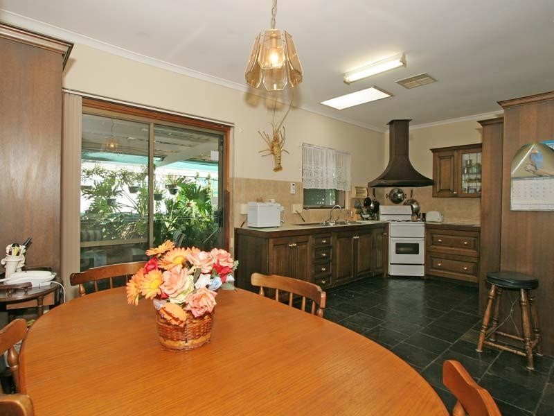 18 BLACKWOOD CRESCENT, Morphett Vale SA 5162