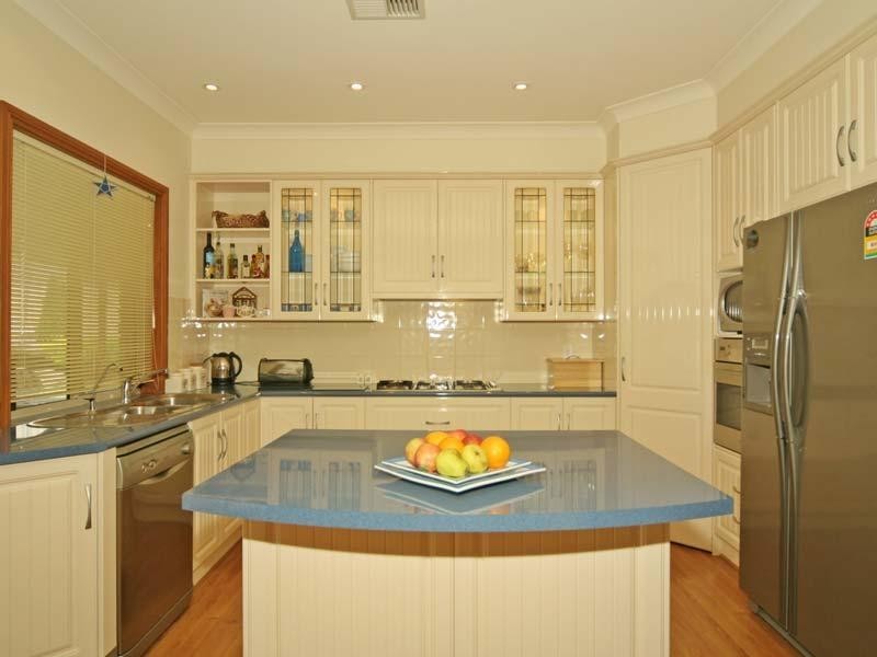 44 COACHWOOD DRIVE, Aberfoyle Park SA 5159