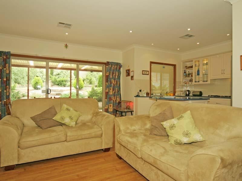 44 COACHWOOD DRIVE, Aberfoyle Park SA 5159