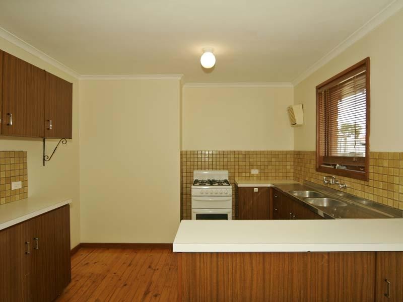 6 LINDSAY DRIVE, Morphett Vale SA 5162