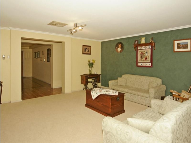 10 Waverley Drive, Willunga SA 5172