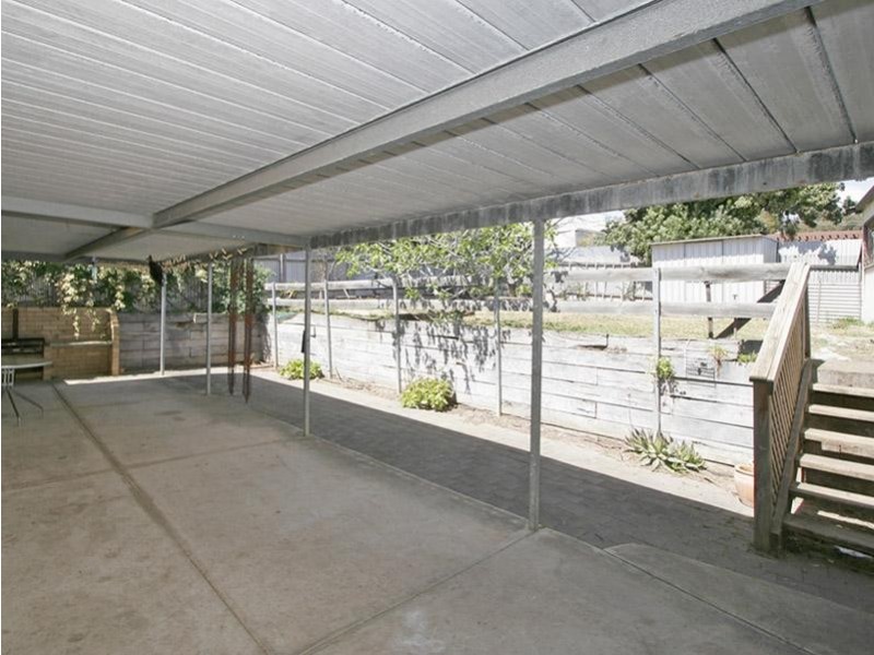 4 Beresford Avenue, Christie Downs SA 5164
