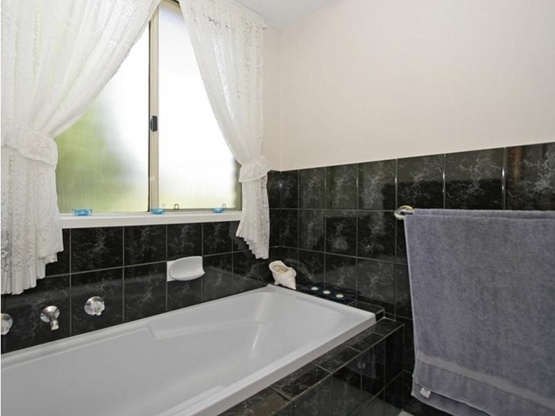 12 Kernick Avenue, Willunga SA 5172