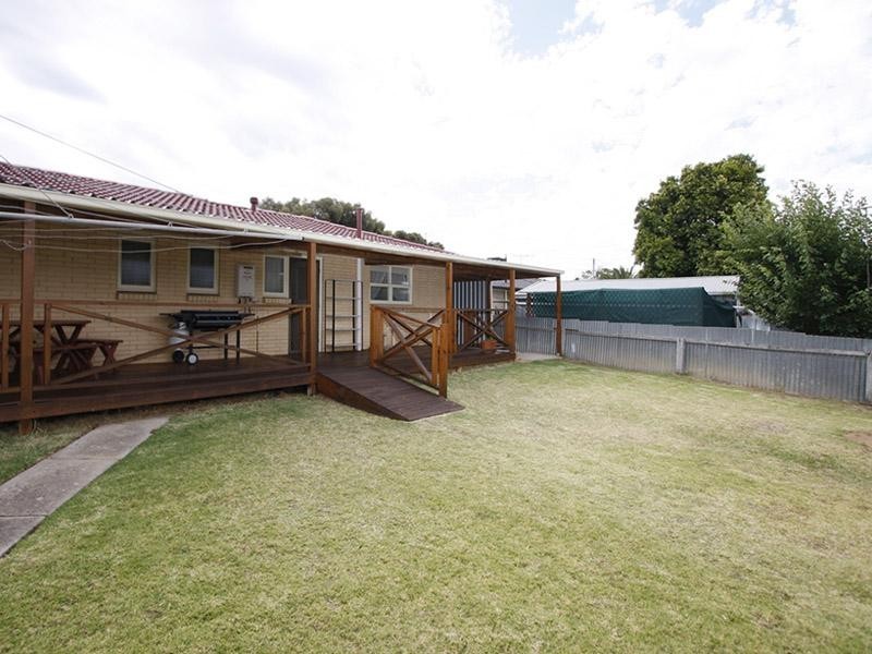 4 Richardson Crescent, Morphett Vale SA 5162