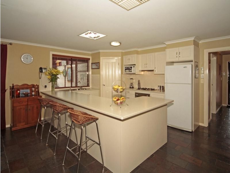 2 Nina Court, Aberfoyle Park SA 5159