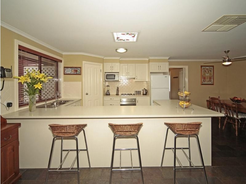 2 Nina Court, Aberfoyle Park SA 5159