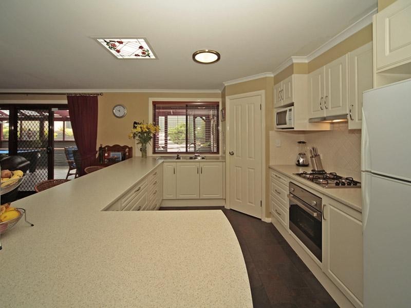 2 Nina Court, Aberfoyle Park SA 5159