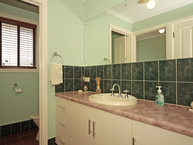 2 Nina Court, Aberfoyle Park SA 5159