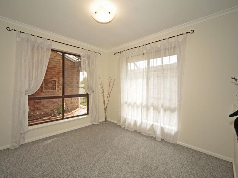 17 Goodrington Way, Moana SA 5169