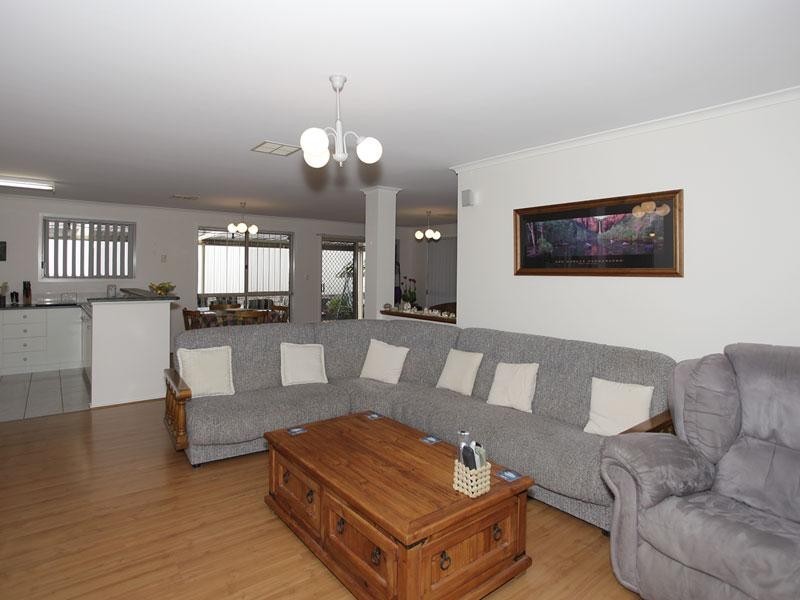 18 Berenwode Circuit, Morphett Vale SA 5162