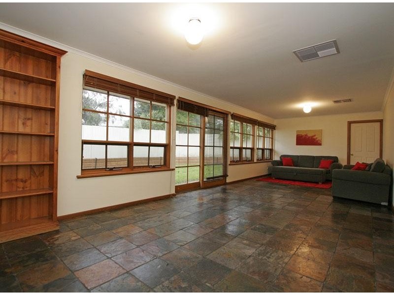 10 Ogwell Crescent, Reynella East SA 5161