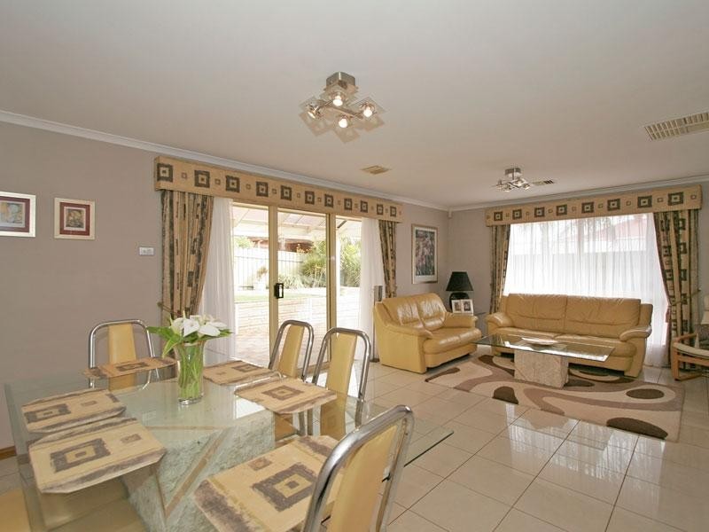 28 Hartog Street, Woodcroft SA 5162