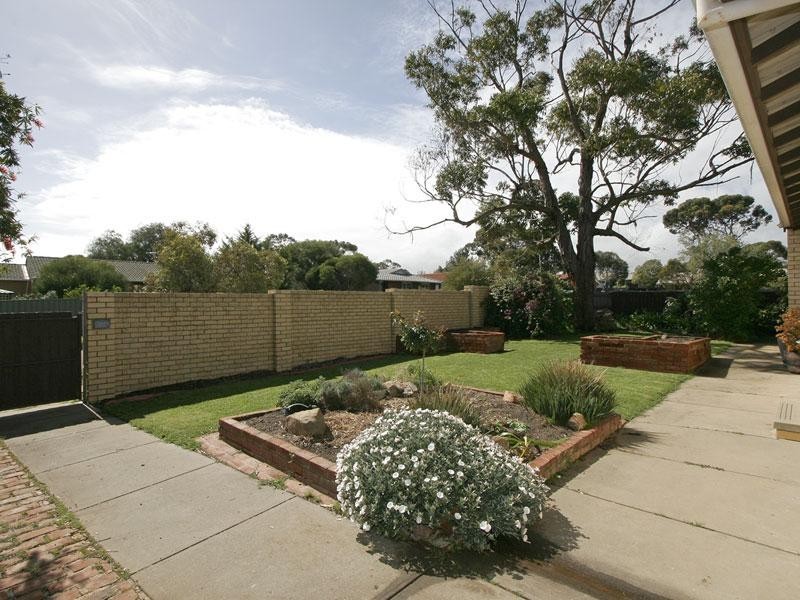 27 Narvik Crescent, Hackham West SA 5163