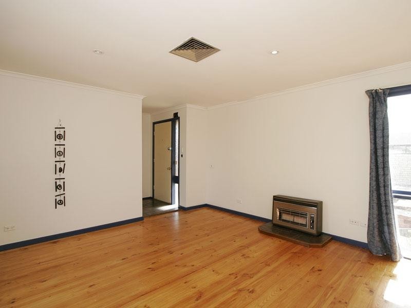 27 Narvik Crescent, Hackham West SA 5163