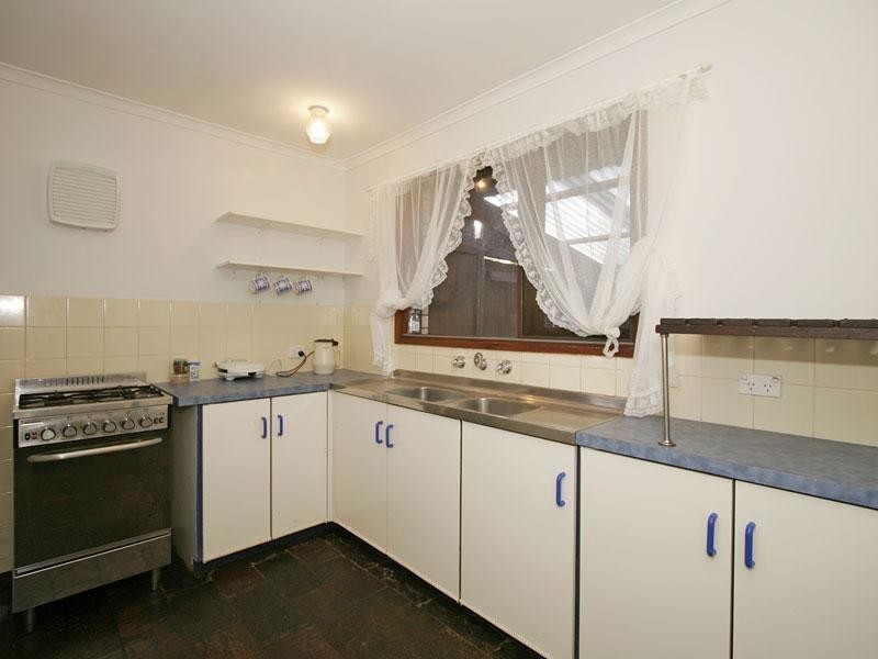 27 Narvik Crescent, Hackham West SA 5163