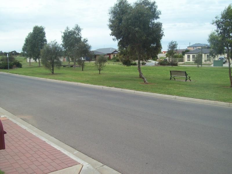37 Chamberlain Drive, Christie Downs SA 5164