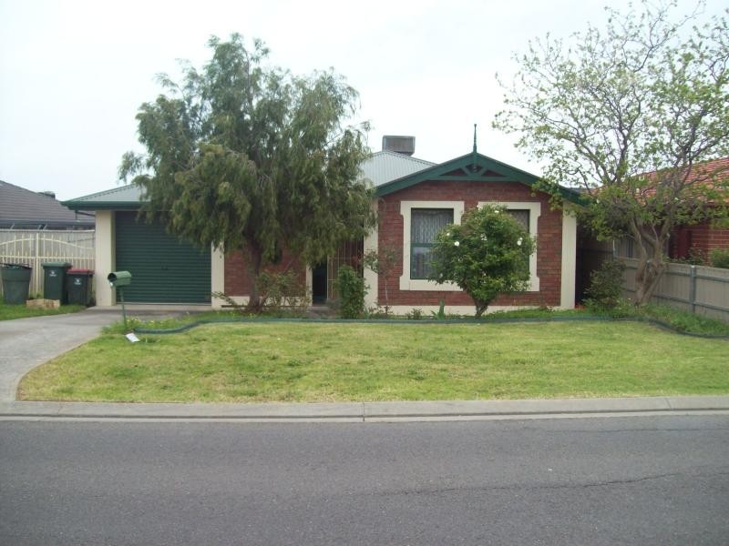 8 Brooks Circuit, Woodcroft SA 5162