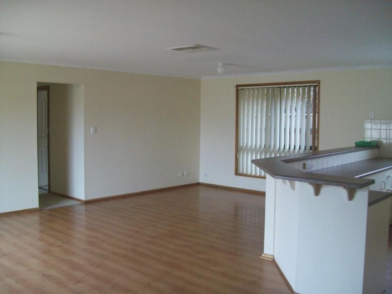 8 Brooks Circuit, Woodcroft SA 5162