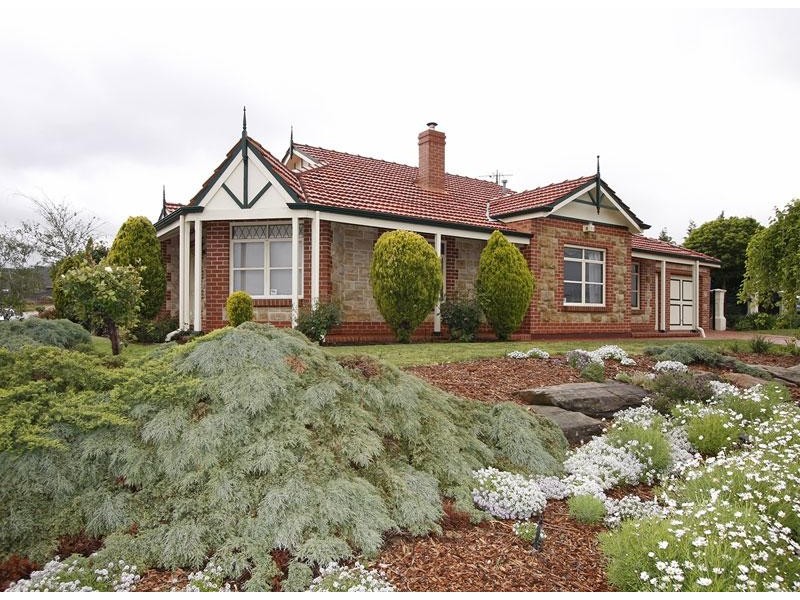 1 Highfield Drive, Aberfoyle Park SA 5159