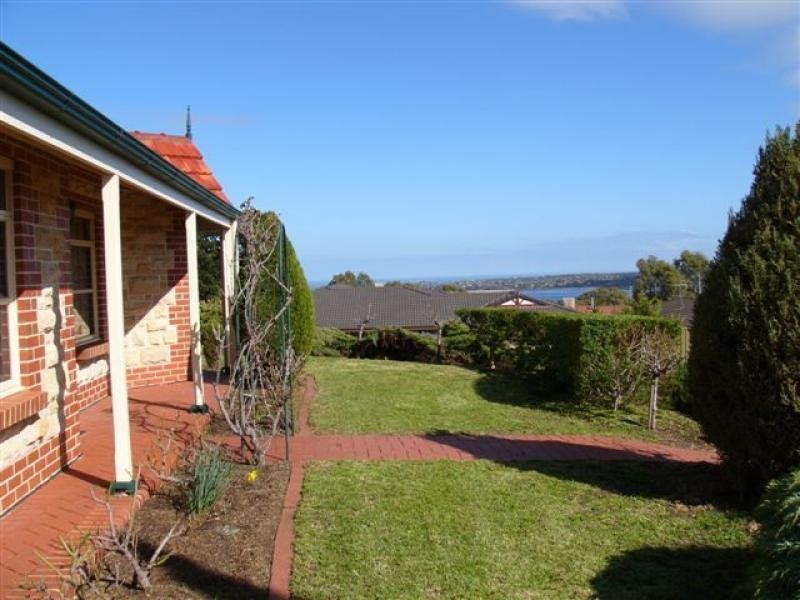 1 Highfield Drive, Aberfoyle Park SA 5159