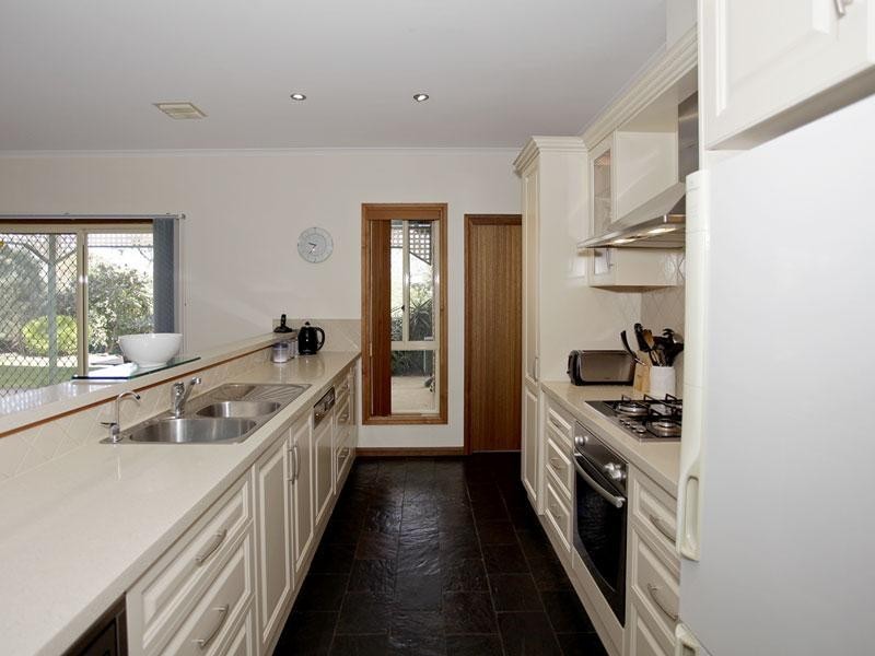 18 The Parkway, Aberfoyle Park SA 5159