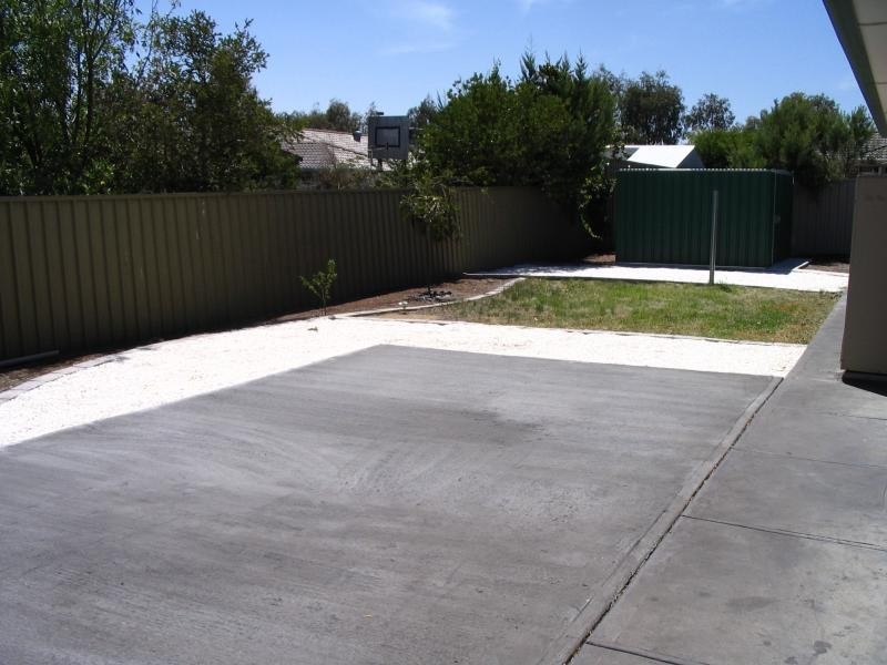 4 Mawson Circuit, Woodcroft SA 5162