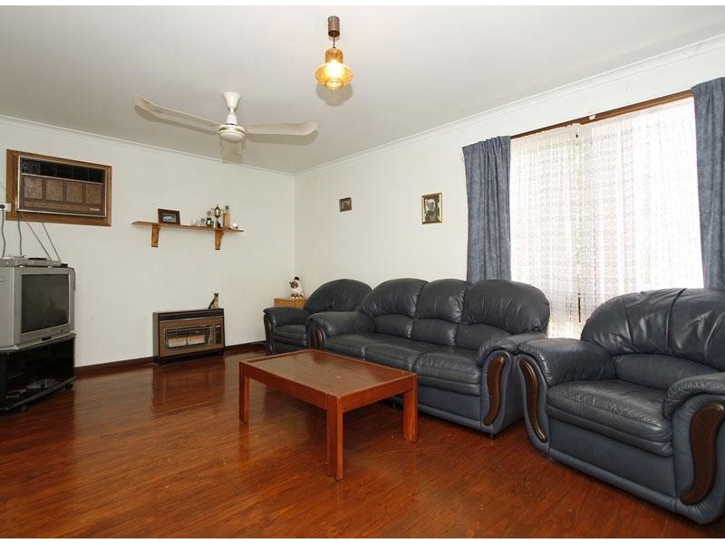 28 Lindsay Drive, Morphett Vale SA 5162