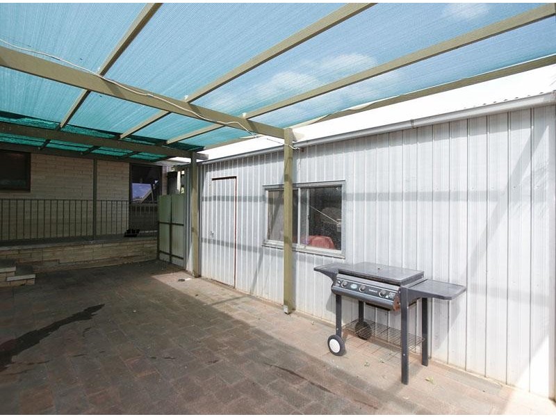 28 Lindsay Drive, Morphett Vale SA 5162