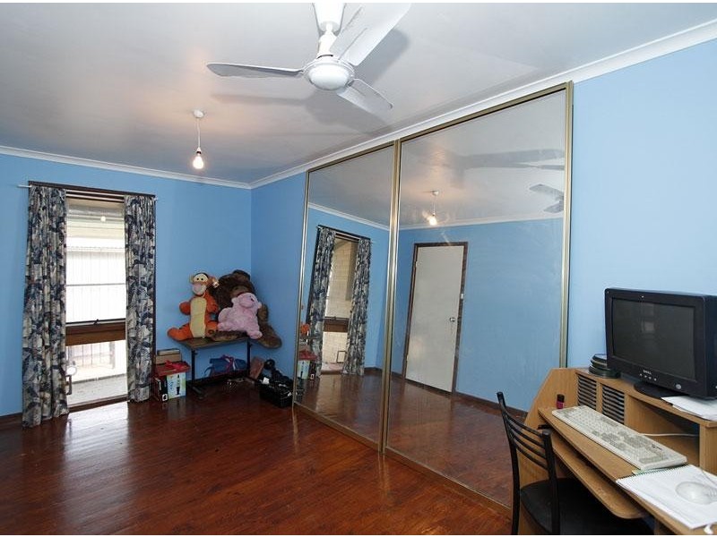 28 Lindsay Drive, Morphett Vale SA 5162