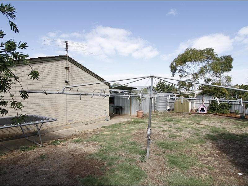28 Lindsay Drive, Morphett Vale SA 5162