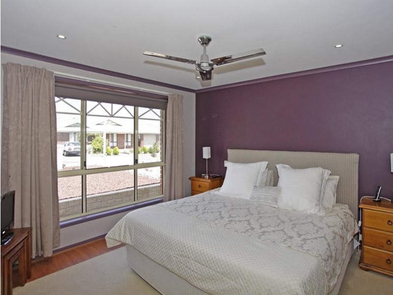 44 Tobin Crescent, Woodcroft SA 5162