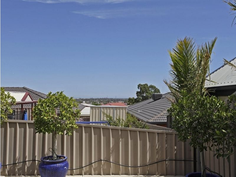 44 Tobin Crescent, Woodcroft SA 5162