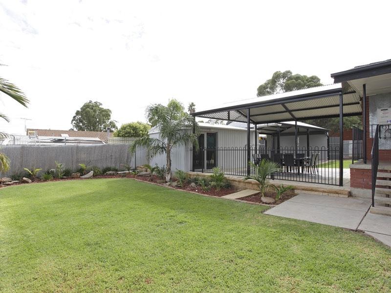 13 Fairview Grove, Hackham West SA 5163