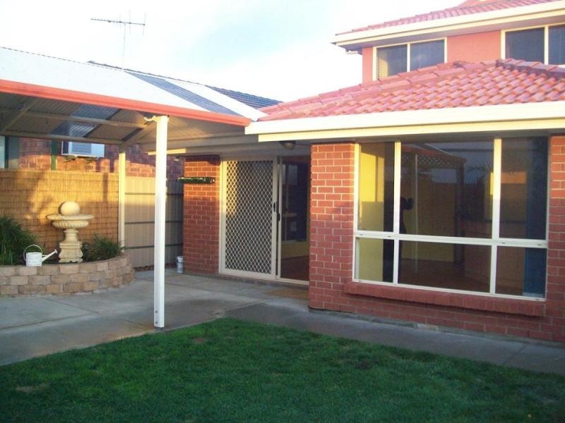 44 Tobin Crescent, Woodcroft SA 5162