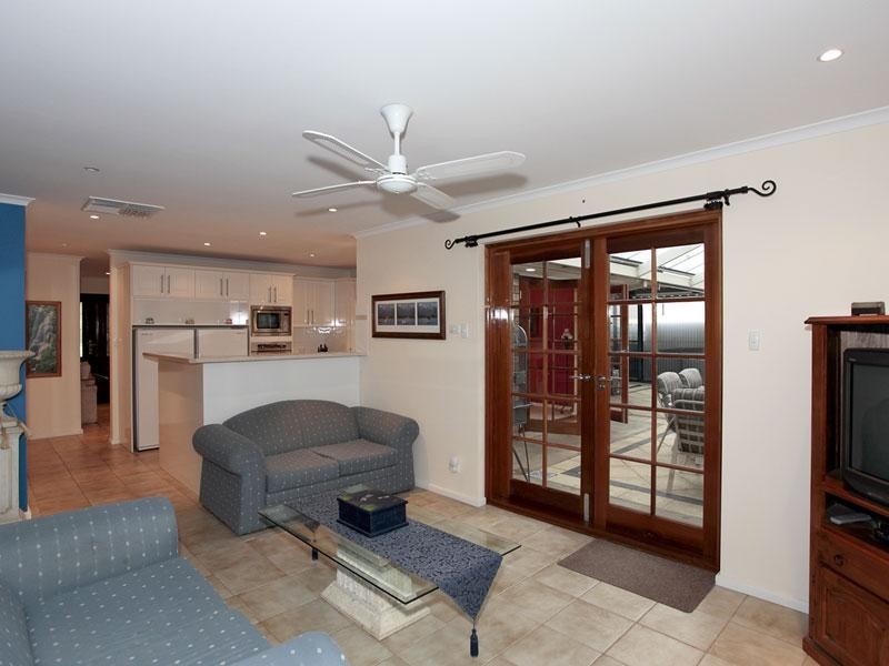 9 Kingsbridge Drive, Morphett Vale SA 5162