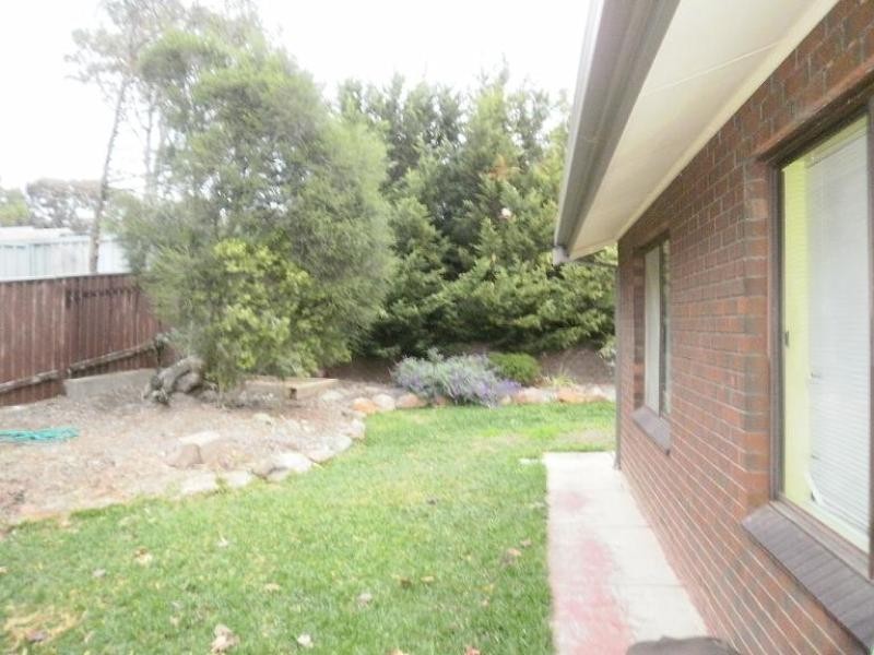 40 Tania Drive, Aberfoyle Park SA 5159