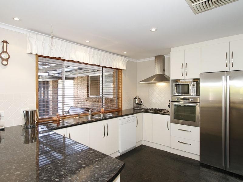 2 Jutland Parade, Woodcroft SA 5162