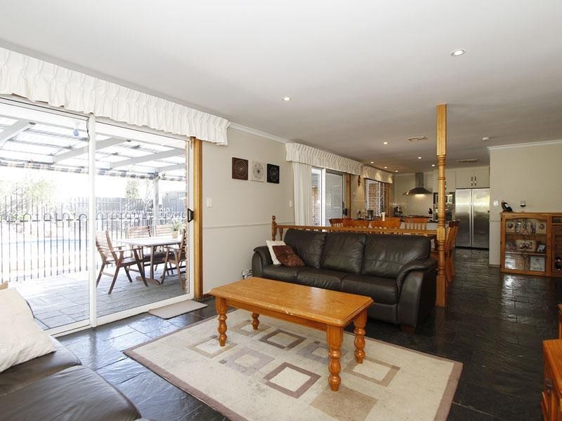 2 Jutland Parade, Woodcroft SA 5162