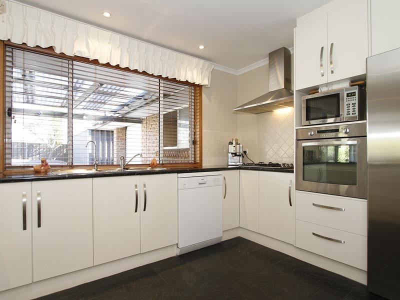 2 Jutland Parade, Woodcroft SA 5162