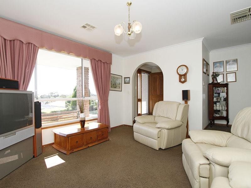 2 Jutland Parade, Woodcroft SA 5162