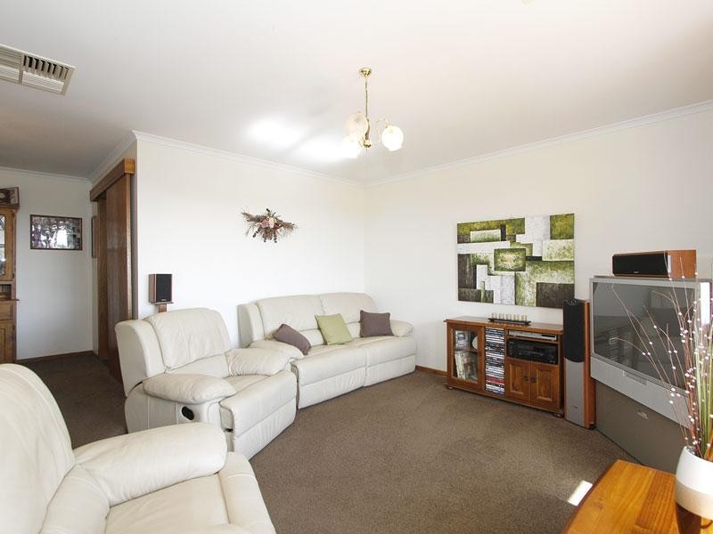 2 Jutland Parade, Woodcroft SA 5162