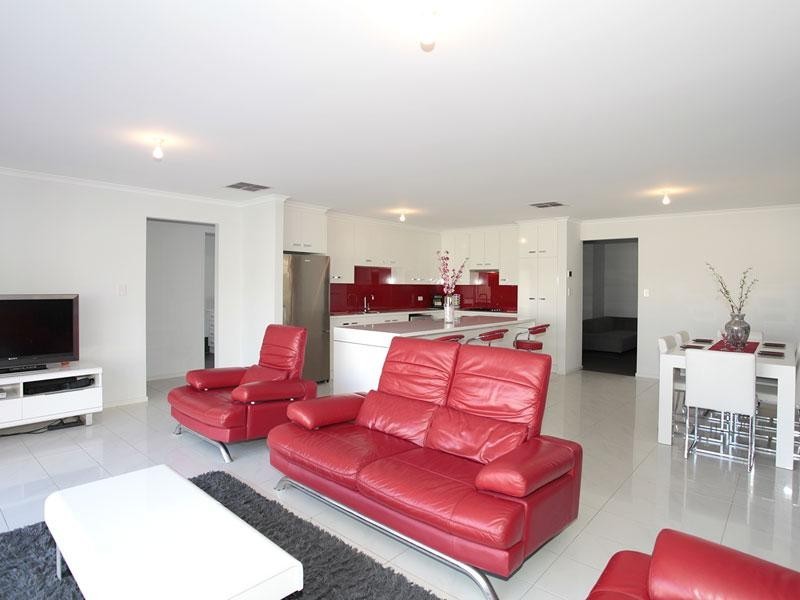 8 Fuschia Street, Huntfield Heights SA 5163