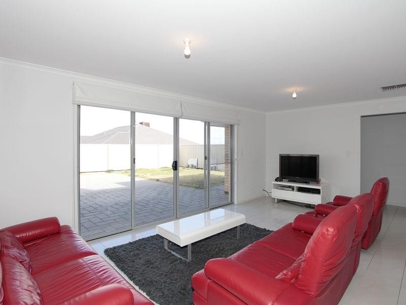 8 Fuschia Street, Huntfield Heights SA 5163